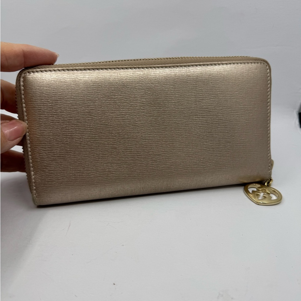 Gucci Metallic Gold Zip-Around Wallet - Picture 2 of 6